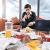 Mr. Pips thường lên mạng khoe lối sống sang chảnh để “lùa gà”