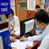 Hướng dẫn người dân khai thuế.
