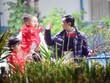 Hội chợ năm nay có các sản vật tiến Vua như: gà Hồ, gà Đông Tảo, gà chín cựa Tân Sơn, cam xoăn Lai Vung (Nam Bộ)...