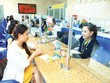 Khách hàng giao dịch tại NamA Bank