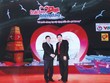 Phó thủ tướng Kl993 ưu đãi thưởng hấp dẫn Phạm Bình Minh chúc mừng doanh nhân Bùi Tùng Mậu trong Chương trình giao lưu “Trái tim biển đảo” tại Nhà hát lớn Hà Nội (10/3/2014)