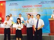 Đại diện Kl99kl phiên bản hoạt động PJICO  trao  bồi thường cho các DN bị thiệt hại