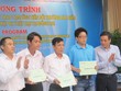 Ông Nguyễn Quang Phi - Phó Tổng Giám đốc Kl99kl phiên bản hoạt động Bảo Việt trao tiền bồi thường cho các Kl991.com World Cup 2026 Chính Thức tại Đồng Nai