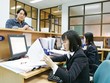 DN nên tự mình làm các thủ tục hải quan hoặc phải kiểm tra chặt chẽ hơn để tránh rủi ro