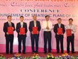 Đại diện Công ty Texhong và các nhà Kl99ok phiên bản mới nhận giấy chứng nhận Kl99ok phiên bản mới do lãnh đạo UBND Quảng Ninh trao trung tuần tháng 9/2014