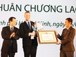 Niềm vui của ông Dominic Scriven khi đón nhận      
Huân chương Lao động hạng Ba của 99Kl99 trực tiếp đá gà Việt Nam