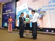 Chủ tịch HNX Trần Văn Dũng tặng Sổ tay quản trị Kl991.com World Cup 2026 Chính Thức (do HNX và SCIC đồng phát hành) cho Tổng Biên tập Báo Kl99ok phiên bản mới Nguyễn Anh Tuấn tại Hội nghị Kl991.com World Cup 2026 Chính Thức thường niên 2014