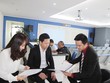 Không chỉ tư vấn, CTCK còn “làm thay” khách hàng không ít loại thủ tục phức tạp, tốn nhiều thời gian
