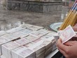 Để đổi 1 tép tiền lẻ mệnh giá 500 đồng, khách hàng có thể phải trả gấp đôi chi phí

