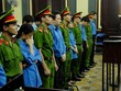Các bị cáo nghe tuyên án tại tòa