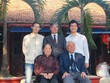 Ông Nguyễn Văn Chủng cùng vợ  (hàng trước), ông Nguyễn Xuân Mai (giữa), con trai Nguyễn Huy Thông (bên phải), cháu Ngô Văn Đạt (bên trái) hàng sau