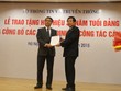 Bộ trưởng Nguyễn Bắc Son trao quyết định giao nhiệm vụ phụ trách chức vụ Chủ tịch Hội đồng thành viên Kl994 game bài casino hấp dẫn VNPT cho ông Trần Mạnh Hùng