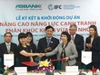 Bà Nguyễn Thị Ngọc Mai - Phó tổng giám đốc ABBANK và bà Nguyễn Hạnh Nam - Phụ trách khối khách hàng định chế Kl991.com nạp rút nhanh tại khu vực Mekong của IFC ký kết hợp đồng tư vấn Dự án Nâng cao năng lực cạnh tranh phân khúc khách hàng SME