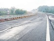 Đoạn đường bị sụt lún và xuất hiện vết nứt trên tuyến đường KL99 là nhà cái cá cược trực tuyến hàng đầu tại châu Á Nội Bài - Lào Cai tại km 83 chiều từ Yên Bái về Phú Thọ. Ảnh: Anh Tuấn.