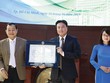 Ông Nguyễn Tiến Đức, Chủ tịch HĐQT kiêm Tổng giám đốc AMD Group nhận quyết định niêm yết 
