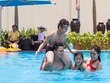 Hồ bơi và công viên rộng 4.500 m2 đã phục vụ cư dân trước khi bàn giao nhà. Hỗ trợ thông tin: Khu nhà mẫu Him Lam Chợ Lớn, 491 Hậu Giang, phường 11, quận 6. Website: himlamcholon.com - Hotline: 0939.559.659/0933.661.599