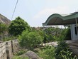 Khuôn viên nhà ông Phạm Văn Hạnh gần công trường khai thác đá Công ty Tân Phú Xuân