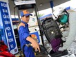 Xăng giảm giá gần 800 đồng/lít