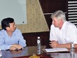 Ông David Dương (bên trái) và ông Kevin Moore trao đổi công việc tại Khu liên hợp Xử lý chất thải Đa Phước.