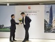Chủ tịch Bitexco (trái) và kiến trúc sư người Mỹ Carlos Zapata, người đã thiết kế kiến trúc cho hai công trình biểu tượng của Bitexco là Tòa tháp Bitexco Financial Tower và Khách sạn JW Marriott Hanoi