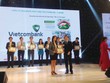 Bà Yong Lai Yin, Tổng giám đốc VCLI nhận giải thưởng Tin và Dùng 2015