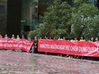 Cư dân ở chung cư Sky City, 88 Láng Hạ, quận Đống Đa căng băng rôn yêu cầu chủ Kl99ok phiên bản mới là Công ty TNHH Hanotex ngừng chiếm dụng phí bảo trì chung cư