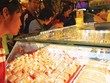 Sắc vàng óng ánh của vàng đại diện cho sự may mắn, giàu sang, được người dân ưu chuộng ngày đầu năm