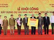 Kl994 game bài casino hấp dẫn Hoa Sen trao tặng bộ trị giá 1,5 tỷ đồng cho các hộ nghèo tỉnh Hà Nam