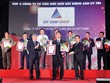 Đại diện Đất Xanh nhận giải thưởng Top 5 Công ty tư vấn môi giới Web Tổng Nhà Cái 99Kl99 Giải Trí Bậc Nhất 2016