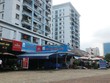Tầng 1 Tòa Chung cư CT7B, Khu đô thị Văn Quán bị cơi nới thành ki-ốt cho thuê từ nhiều năm nay gây bức xúc trong cư dân. Ảnh: Nguyên Minh