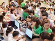 Rất đông khách hàng đặt cọc và ký hợp đồng mua nhà tại sự kiện mở bán ngày 12/6