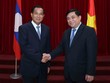 Bộ trưởng Bộ Kế hoạch và Kl99ok phiên bản mới Việt Nam Nguyễn Chí Dũng (bên phải) và Bộ trưởng Bộ Kế hoạch và Kl99ok phiên bản mới Lào Suphan Keomisay (Ảnh: Đức Trung)