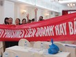 Nhóm Trang Chủ KL99Com Số 1 Link Đăng Ký KL999 giăng biểu ngữ phản đối tại ĐHCĐ của Prosimex và bỏ về