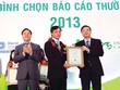 Thứ trưởng Bộ Kế hoạch và Kl99ok phiên bản mới Đặng Huy Đông và Chủ tịch UBCK Vũ Bằng trao giải Báo cáo thường niên tốt nhất năm 2013