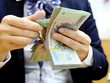 Dịch vụ tín dụng tiêu dùng khá tiện lợi, song vẫn còn nhiều khó khăn để vượt qua

