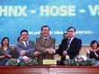 Các đại diện của HOSE, HNX và VSD cùng UBCK tại lễ ký kết thỏa thuận
