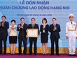 Thừa ủy quyền của Chủ tịch nước, Thứ trưởng Bộ Kl991.com nạp rút nhanh Trần Xuân Hà trao Huân chương Lao động hạng Nhì cho VSD tại Lễ kỷ niệm 10 năm hoạt động
