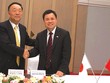 TTCK Việt Nam đã thu hút gần 2 vạn nhà Kl99ok phiên bản mới nước ngoài mở tài khoản
Trong ảnh: Chủ tịch SSI Nguyễn Duy Hưng và Chủ tịch Dream Incubator Koichi Hori ký thỏa thuận hợp tác năm 2007 