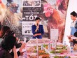 Bà Bùi Bích Liên giải đáp thắc mắc của khách hàng thân thiết tại trang trại Thủy Thiên Nhu (Hòa Bình)