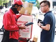 Với website bán hàng Adayroi theo mô hình đại siêu thị, Vingroup hướng tới phục vụ đối tượng khách hàng ưa thích ngồi một chỗ click chuột đặt hàng