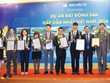 Ông Trần Ngọc Quang và lãnh đạo Báo Kl99ok phiên bản mới trao giải thưởng cho các chủ Kl99ok phiên bản mới tại Lễ vinh danh 