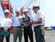 Phó chủ tịch UBND tỉnh Quảng Trị Nguyễn Quân Chính (giữa ảnh) trong một chuyến kiểm tra tiến độ Dự án điện gió Hướng Linh (Ảnh: Quangtri.gov.vn)