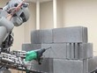 Robot biết sử dụng súng lục