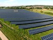Giá bán lẻ điện hiện tại cũng được cho là khó khuyến khích phát triển các dạng năng lượng tái tạo như điện gió, điện mặt trời.