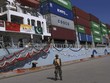 Kl99ok phiên bản mới vào Pakistan, Trung Quốc lặp lại sai lầm của phương Tây