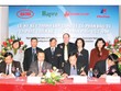 Sau 10 năm khó khăn, các ông chủ của Công ty cổ phần Kl99ok phiên bản mới và Phát triển hệ thống phân phối Việt Nam (VDA) có thể viết tiếp giấc mơ thương hiệu Việt Trong ảnh: Lễ ký kết thành lập VDA ngày 1/2/2007