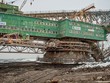 RK 5000 cỗ máy xúc gầu xích phải “đi bộ” để đến nơi làm việc