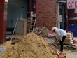 Giá cát xây dựng vẫn đang nhảy múa do khan hiếm nguồn cung. Ảnh: Việt Dũng