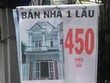 Nhiều tờ rơi quảng cáo một đàng bán nhà một nẻo khiến khách hàng dị ứng