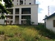 Mặc dù đã xây dựng xong phần thô, nhưng Chung cư Gia Phú vẫn nằm bất động để cỏ mọc nhiều năm nay. Ảnh: Việt Dũng